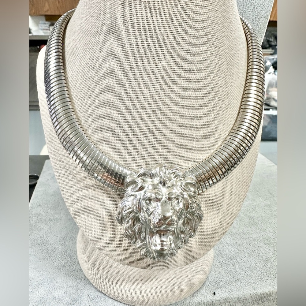 Vintage 1970's 80's Chucky Omga Silver Tone Loin Head Statement Choker Necklace
